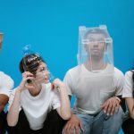 Comment les bons vêtements de travail peuvent améliorer la sécurité lors de l'installation d'isolants ?